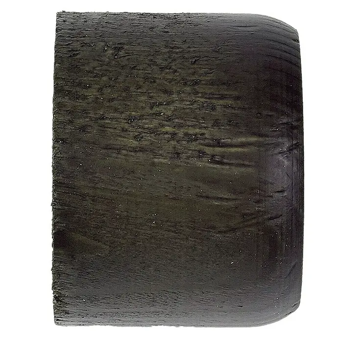 Tapones terminales Ideas Wood - Fume, 2 ud. - Primer plano de una rueda de skateboard negra, con bordes redondeados y una superficie texturizada para mayor agarre.