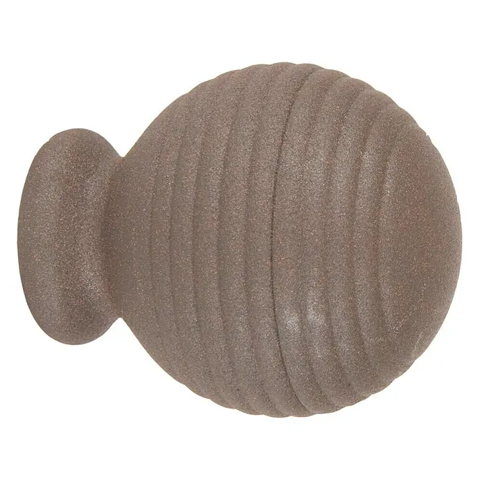 Tapa final Pomo - Óxido, 1 ud. - Un juguete para perros marrón con forma de pez y un patrón acanalado, perfecto para masticar y promover la salud dental.