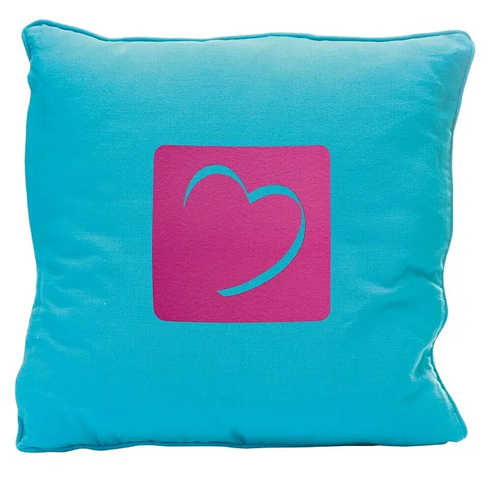 Vinilo de pared Corazón - Rosa, Textil - Esta imagen muestra un cojín decorativo turquesa con un cuadrado rosa con un diseño de corazón recortado en el centro.