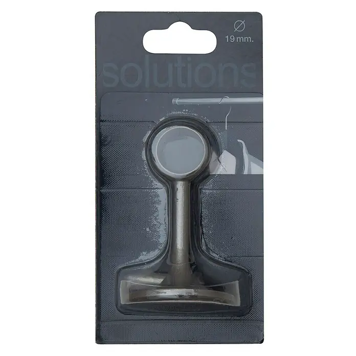 Soporte de pared central Solutions - L x An x Al: 7,8 x 4,7 x 4,7 cm, Diámetro: 19 mm, Metal, Gris plomo - Primer plano de un soporte de barra de armario en un embalaje gris con la palabra "solutions".