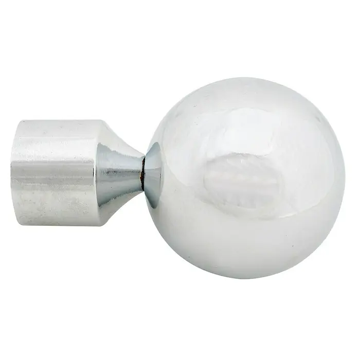 Tapa final Esfera Tendencias - Cromo, 1 ud. - Primer plano de un remate de barra de cortina plateado brillante con extremo esférico, que encarna diseño moderno y elegancia.