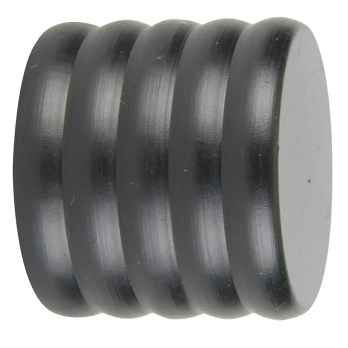 Tapones terminales modelo Tapón - Negro, 2 ud. - Primer plano de un pomo de mueble cilíndrico negro moleteado, ideal para cajones o puertas de armarios con un diseño moderno y oscuro.