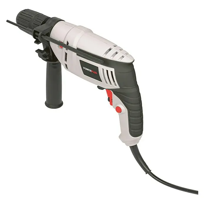 PowerPlus Taladro percutor POWC10200 - 600 W - Primer plano de un taladro Powerplus con cable, que muestra su diseño robusto y funcionalidad para diversas tareas de perforación.