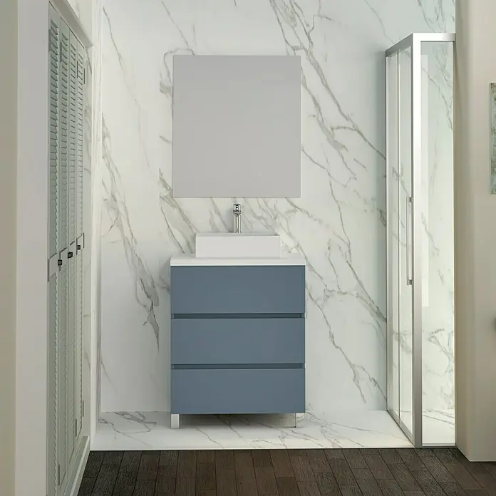 Artysan Mueble bajo de lavabo Colours Slim - L x An x Al: 39 x 50 x 83 cm, Azul - Elegante conjunto de baño con mueble de lavabo azul, lavabo sobre encimera blanco y espejo a juego frente a pared de mármol.