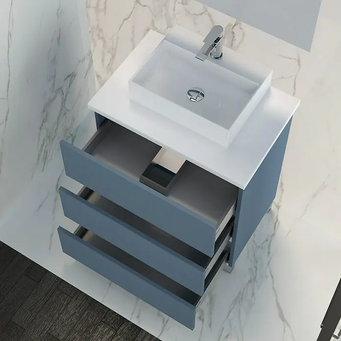 Artysan Mueble bajo de lavabo Colours Slim - L x An x Al: 39 x 50 x 83 cm, Azul - Baño moderno con mueble de lavabo azul con lavabo sobre encimera blanco y sistema de cajones abiertos.