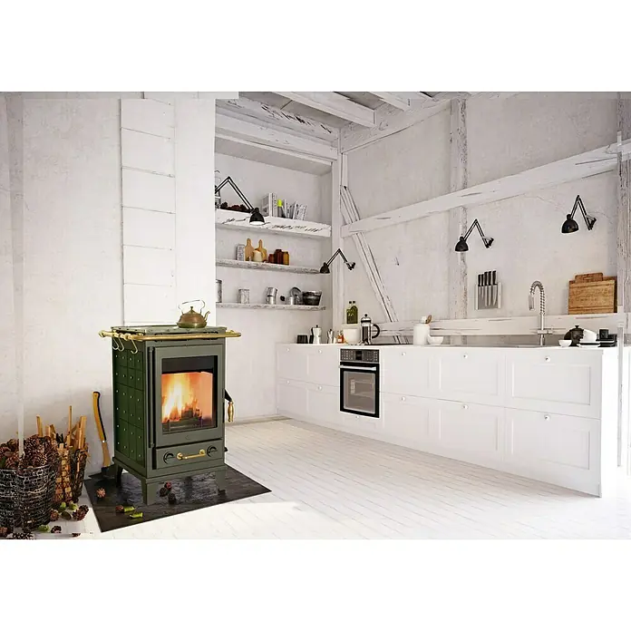 Fireplace Kaminofen Florenz - 7,3 kW, Raumheizvermögen: 126 m³, Material Verkleidung: Keramik, Grün - Grüner Kaminofen mit Kochplatte und Feuerraum im rustikalen Küchendesign. Der Ofen strahlt Wärme und Gemütlichkeit aus.