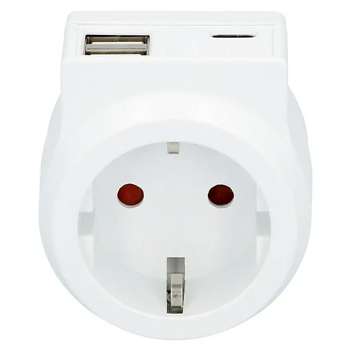 Voltomat Zwischenstecker - Weiß, USB-A-Buchse, USB-C-Buchse, IP20 - Nahaufnahme einer weißen Steckdose mit USB-Anschluss für elektronische Geräte, ideal für Reisen und den täglichen Gebrauch.