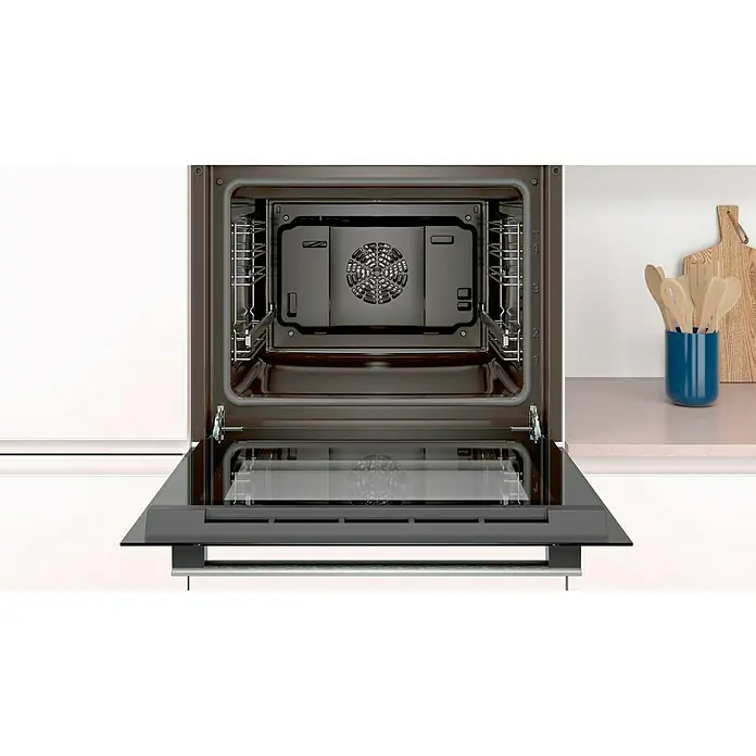 Balay Horno empotrado 3HB2031X0 - 66 l, Número de tipos de calentamiento: 7 ud. - Imagen de un horno Bosch abierto con función de grill y rejillas extraíbles para una fácil limpieza.