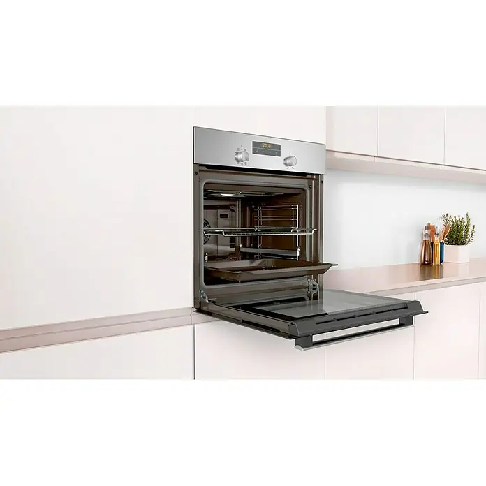 Balay Horno empotrado 3HB2031X0 - 66 l, Número de tipos de calentamiento: 7 ud. - Horno empotrable de acero inoxidable con puerta abierta que revela las rejillas y bandejas interiores, integrado en una cocina blanca moderna.
