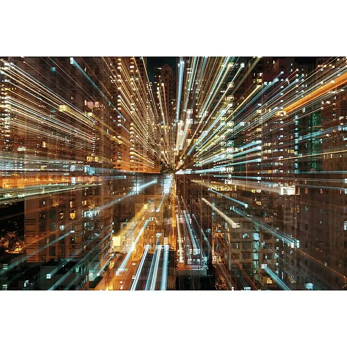 Komar Into Illusions Fototapete Fusion - 4 -tlg., B x H: 368 x 254 cm, Vlies - Abstraktes Stadtbild mit Lichtstreifen und Hochhäusern. Eine faszinierende Darstellung urbaner Dynamik und moderner Architektur im Zoom-Effekt.