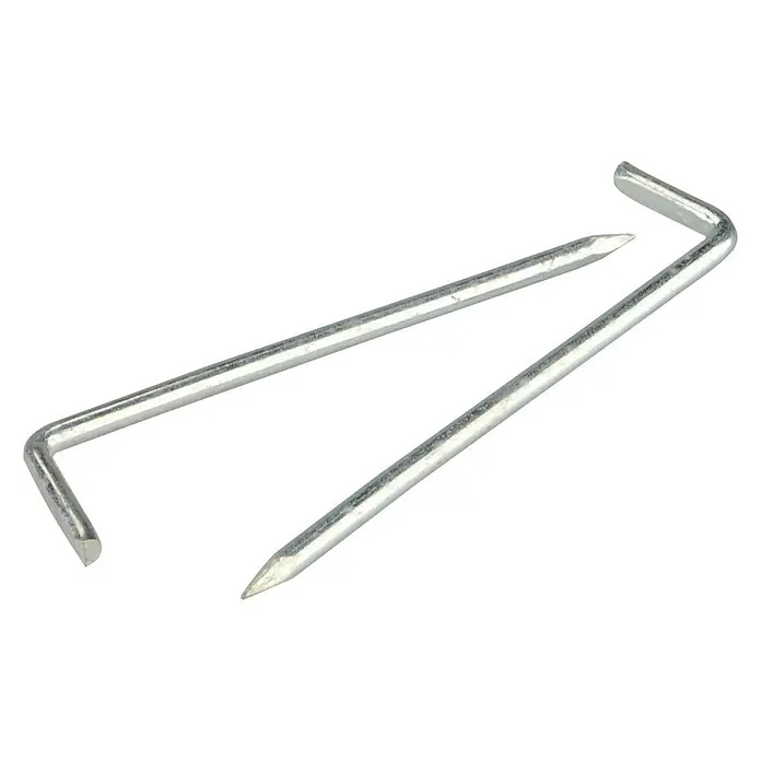 Voltomat Hakennägel - Ø x L: 3 x 70 mm, Stahl, Galvanisch verzinkt, 100 Stk. - Zwei silberne Zeltheringe liegen vor einem schwarzen Hintergrund.