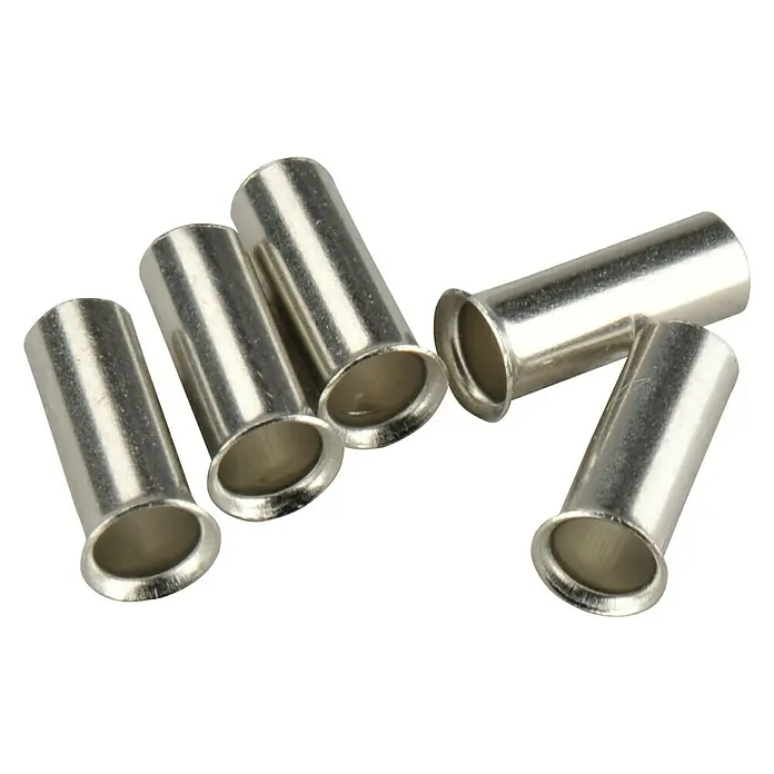 BAUHAUS Aderendhülse - 2,5 mm² x 8 mm, 100 Stk. - Nahaufnahme von fünf Hülsen, die aus Metall gefertigt sind und sich ideal für elektrische Verbindungen eignen.
