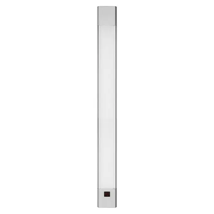 Ledvance LED-Unterbauleuchte Linear Slim - 6 W, Länge: 50 cm, RGBW - Nahaufnahme einer länglichen, schlanken, weißen LED-Leuchte mit silberfarbenen Akzenten und einem kleinen, dunklen Sensor an der Basis.