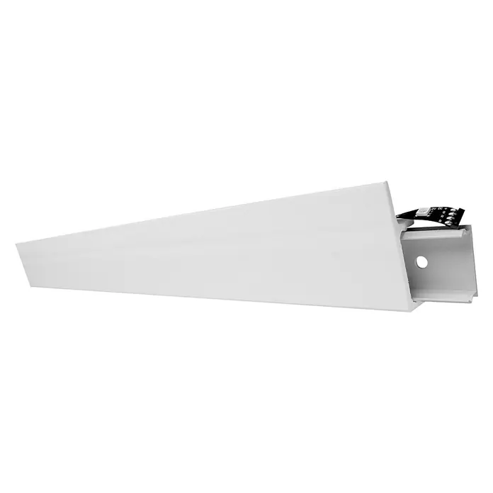 Perfil para cable Uni - 2 m x 1,9 cm x 6,3 cm, Poliestireno - Primer plano de una lámpara LED blanca con componentes electrónicos montados sobre un fondo negro.