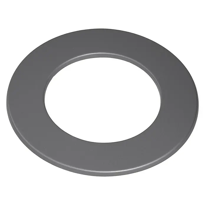 Justus Kaminrohr-Set - Durchmesser: 150 mm, Lackiert, Gussgrau - Graue Unterlegscheibe auf schwarzem Hintergrund, ideal für Maschinenbau und Reparaturen, die eine zuverlässige Lastverteilung erfordern.