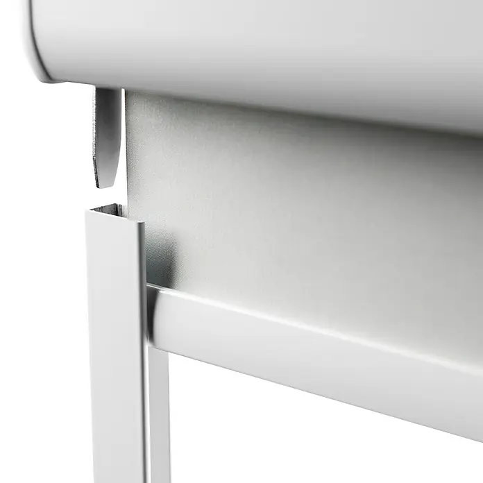 Expo Ambiente Seitenführung - 2 Stk., Passend für: Rollos mit Kassette (16 mm), Höhe: 175 cm - Detailaufnahme eines Rollos, das die feine Mechanik und die hochwertige Verarbeitung des Produkts hervorhebt. Perfekt für modernes Interieur.