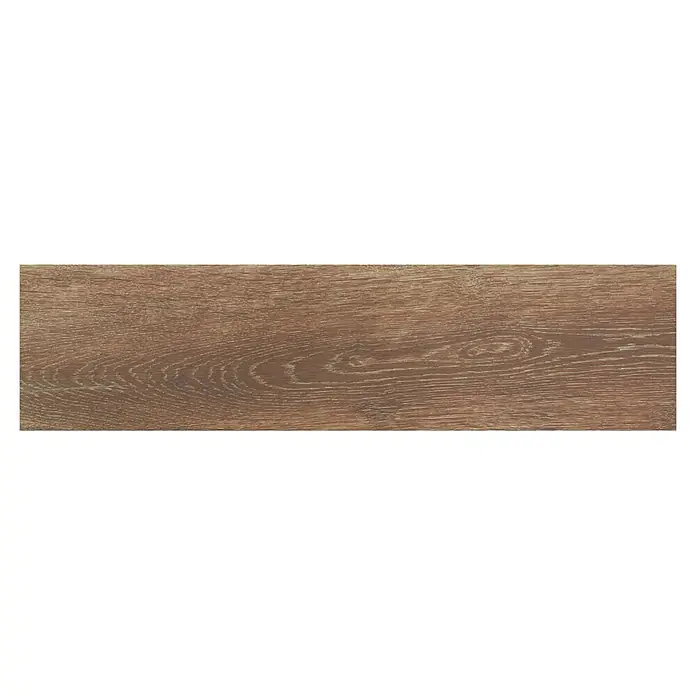 BHS Showroom Pavimento cerámico Sanford - 24 x 95 cm, Marrón - Primer plano de una sola baldosa de madera alargada que muestra un patrón de grano visible y atractivo en tonos marrones cálidos.