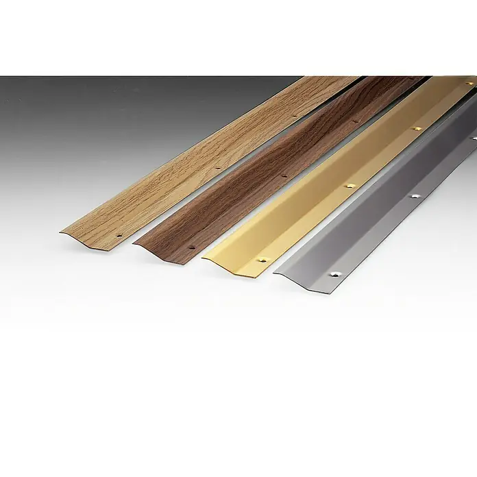 Inofix Perfil de transición 3127-6 - Latón, L x An x Al: 820 x 30 x 2 mm - Vista de cuatro tiras de transición de suelo de diferentes colores alineadas una al lado de la otra, que ofrecen una solución elegante.