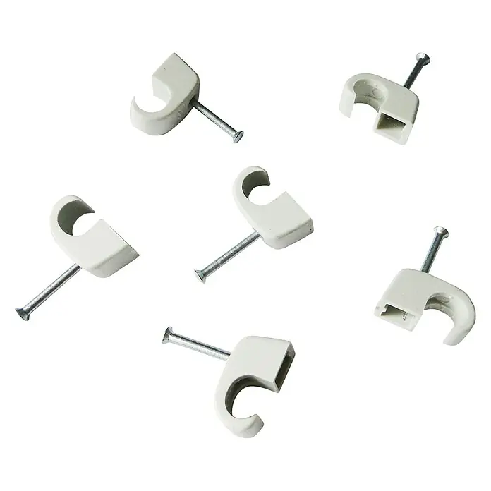 OBO Nagelschelle - 4 mm - 7 mm, Länge Nagel: 25 mm, 100 Stk., Lichtgrau - Sechs weiße Kabelklemmen mit Nägeln. Diese praktischen Helfer halten Kabel sicher an Ort und Stelle.