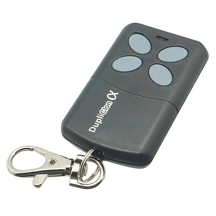 Radiotransmisor para puertas domóticas - Negro - Imagen de un mando a distancia DupliClon Alpha con cuatro botones y un accesorio de llavero.