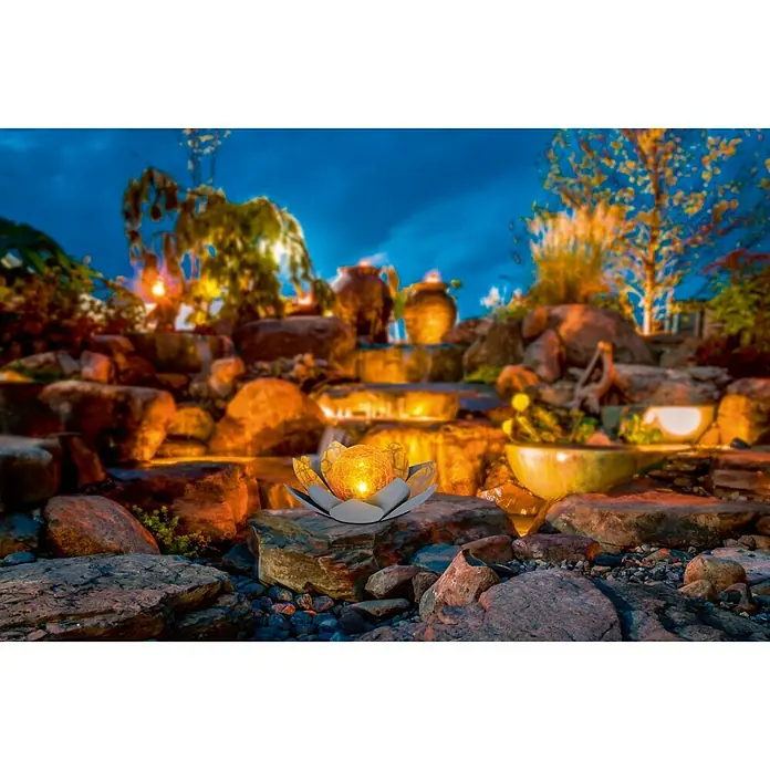 Globo Solar-Dekoleuchte - Grau, Orange, IP44 - Dekorativer Solar-Lotus für den Gartenteich. Schafft mit warmem Licht eine stimmungsvolle Atmosphäre im Garten.