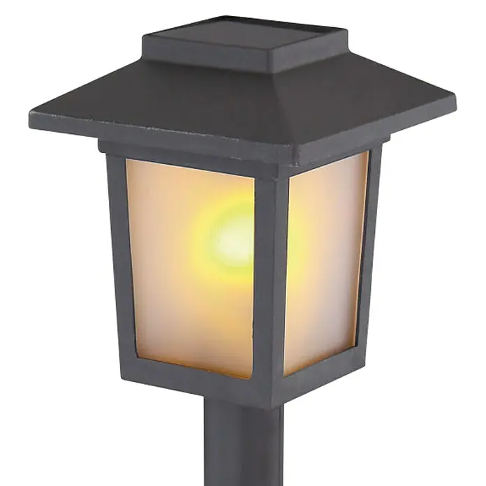 Globo Solar-Dekoleuchte - L x B x H: 8 x 8 x 37 cm, Schwarz, IP44 - Nahaufnahme einer Solar-Gartenleuchte mit warmem Licht, ideal für die Beleuchtung von Wegen und Gärten.