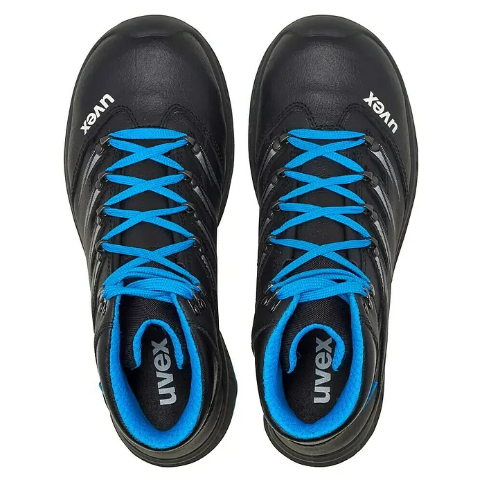 Uvex 2 Trend Sicherheitsstiefel S3 - 42, Schutzklasse nach EN ISO 20345: S3, Schwarz/Blau - Das Bild zeigt ein Paar schwarze Uvex-Sicherheitsschuhe mit blauen Schnürsenkeln und Innenfutter. Die Schuhe sind von oben aufgenommen.