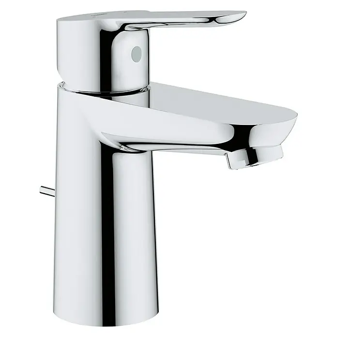 Grohe BauEdge Waschtischarmatur S-Size mit Energie-Sparfunktion - Chrom, Glänzend - Nahaufnahme einer glänzenden Chrom-Waschtischarmatur mit Hebel für Badezimmer oder Küche vor schwarzem Hintergrund.
