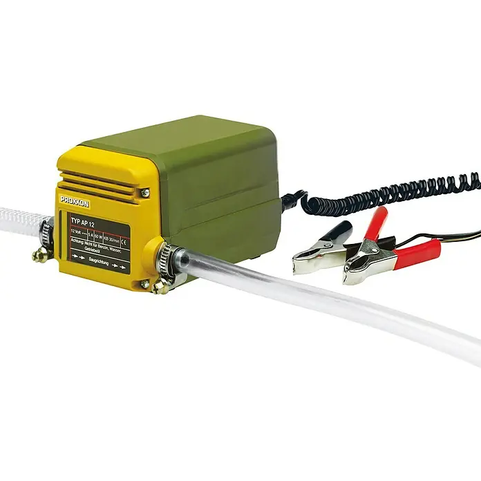 Proxxon Micromot Bomba de aspiración de aceite AP 12 - 120 x 90 x 90 mm, Tensión: 12 V - La imagen muestra una bomba de aceite Proxxon AP 12, un dispositivo amarillo y verde oliva con mangueras y abrazaderas, ideal para la extracción de aceite.