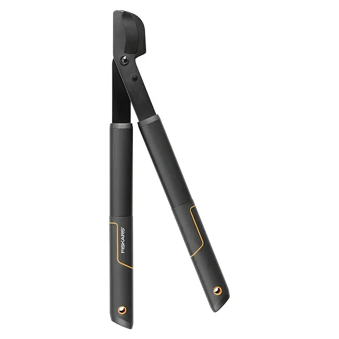 Fiskars SingleStep Hand-Astschere L28 - Länge: 57 cm, Max. Aststärke: 35 mm, Stahl, Schwarz/Orange - Nahaufnahme einer schwarzen Fiskars Getriebeastschere mit orangefarbenen Akzenten, die für müheloses Schneiden im Garten konzipiert ist.