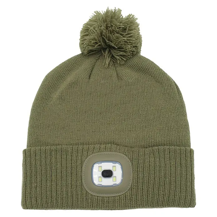 Steuber LED-Mütze - Grün, Mit Bommel - Eine olivgrüne Strickmütze mit Bommel und integrierter LED-Stirnlampe, ideal für Outdoor-Aktivitäten in der dunklen Jahreszeit.
