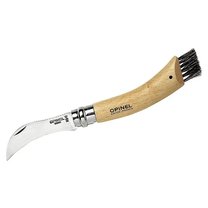 Opinel Pilzmesser - Klingenlänge: 70 mm - Nahaufnahme eines Opinel Pilzmessers mit gebogener Klinge, Holzgriff und Bürste zum Reinigen von Pilzen.