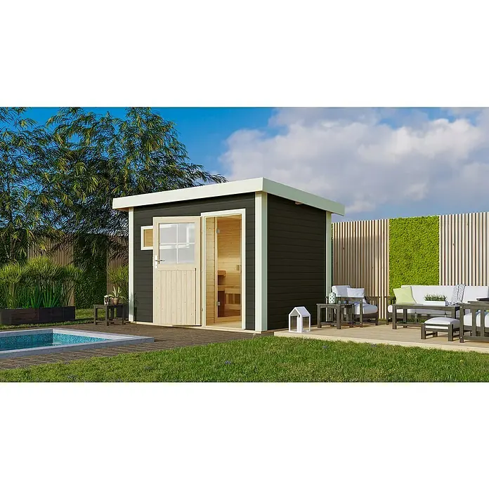Karibu Saunahaus Suva 1 - Ohne Ofen, Terragrau/Weiß, L x B x H: 196 x 337 x 228 cm - Moderne Gartensauna mit hellem Holzrahmen und offener Tür, umgeben von Grünflächen und einem Pool.