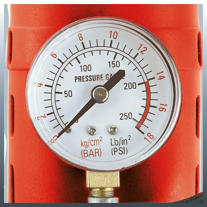 Einhell Compresor CC-AC 12 - 12 V, 18 bar, Manómetro - Primer plano de un manómetro en un dispositivo rojo, que mide la presión e indica 170 PSI.