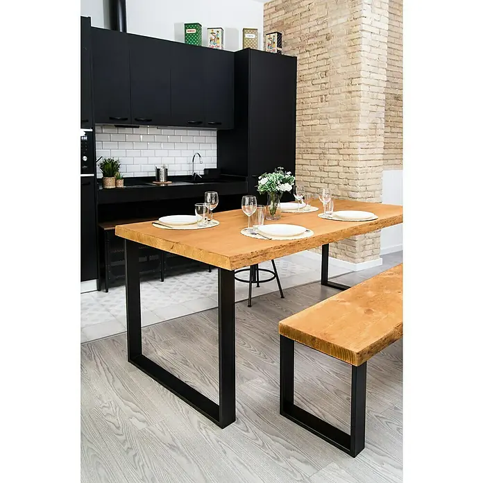 Rei Pata para muebles 913 - L x An x Al: 8 x 78 x 71,2 cm, Capacidad de carga: 250 kg, Acero - Una mesa de comedor de madera con estructura de metal negro y un banco a juego en una cocina moderna.