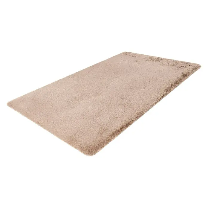 Badteppich Happy67 x 110 cm, Taupe, 100% Polyester - Weicher, beiger Teppich mit zotteliger Textur, der Wärme und Komfort in jeden Raum bringt. Ideal für Schlafzimmer oder Wohnzimmer.