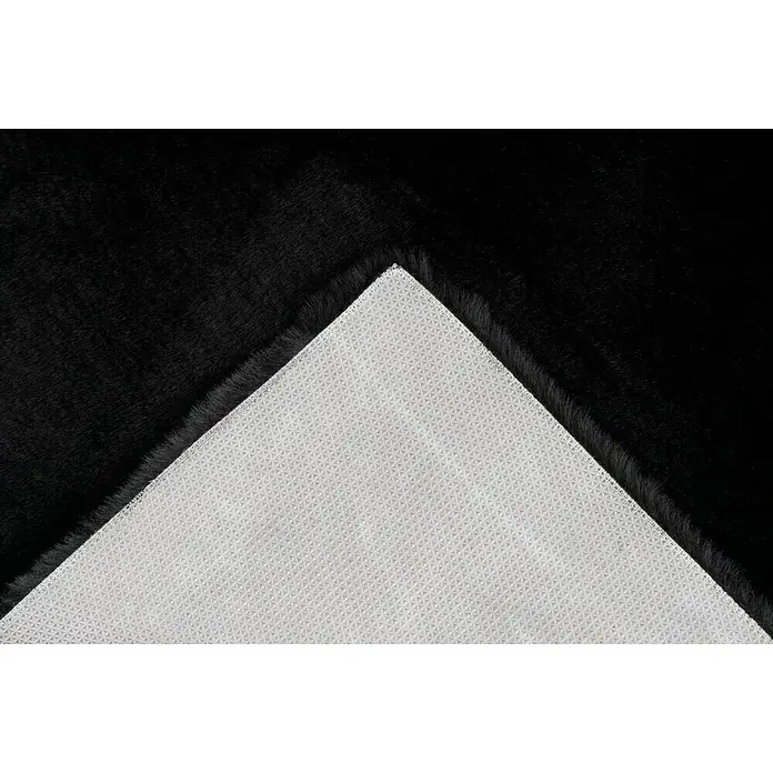Badteppich Happy - 60 x 40 cm, Naturmaterialien, Schwarz - Detailaufnahme eines schwarzen Teppichs, der seine weiche Textur und die rutschfeste Unterseite hervorhebt.