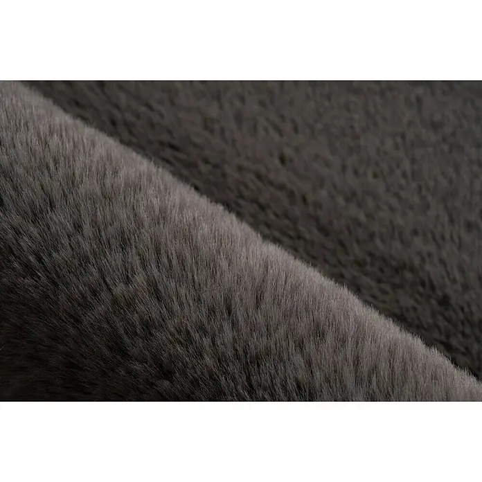 Badteppich Happy - 50 x 90 cm, Grau, 100% Polyester - Nahaufnahme von grauen Kunstfellstoff mit weicher Textur, ideal für kuschelige Wohnaccessoires und modische Akzente.