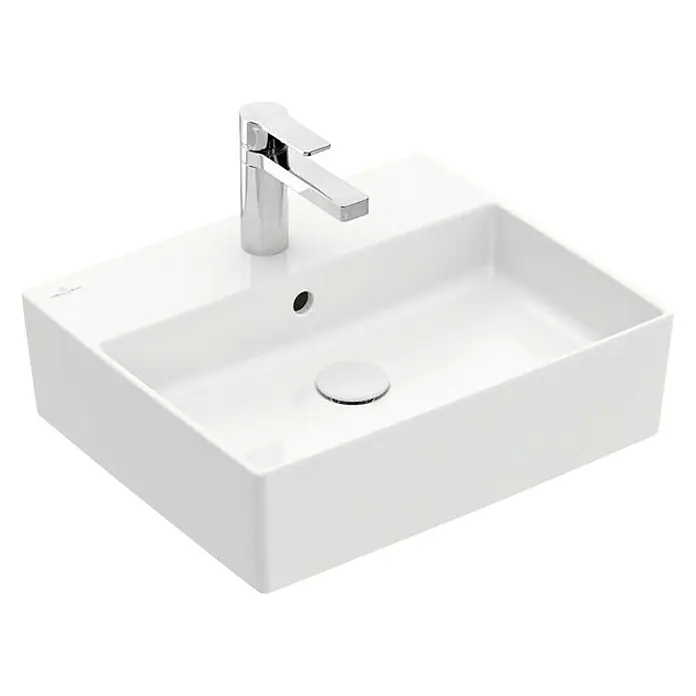 Villeroy & Boch Memento 2.0 Aufsatzwaschbecken - 50 x 42 cm, Ohne Spezialglasur, Hahnloch: Mitte, Mit Überlauf, Weiß - Weißes Waschbecken mit einem modernen, chromfarbenen Wasserhahn für ein stilvolles Badezimmerdesign.