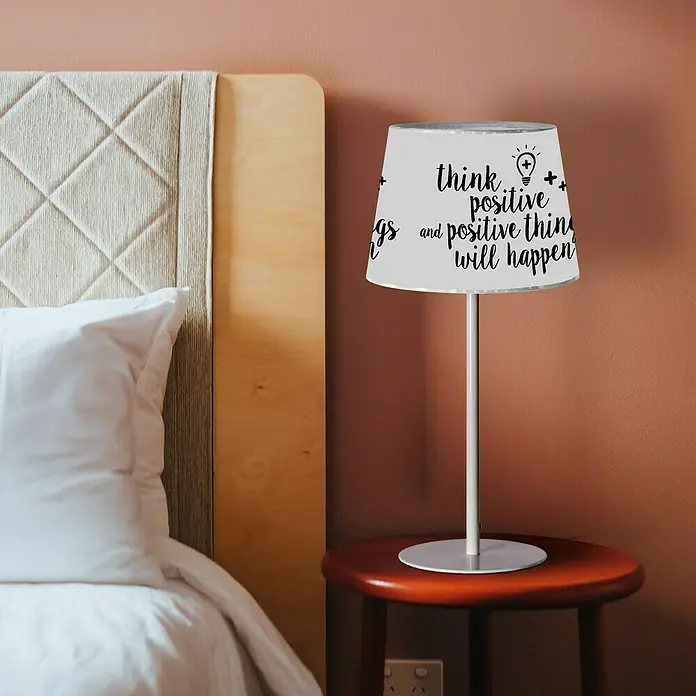 Sulion Lámpara de sobremesa - 60 W, L x An x Al: 18 x 18 x 42 cm, Negro/blanco, E27 - Elegante lámpara de noche con un mensaje inspirador, que ilumina el dormitorio y promueve el pensamiento positivo.