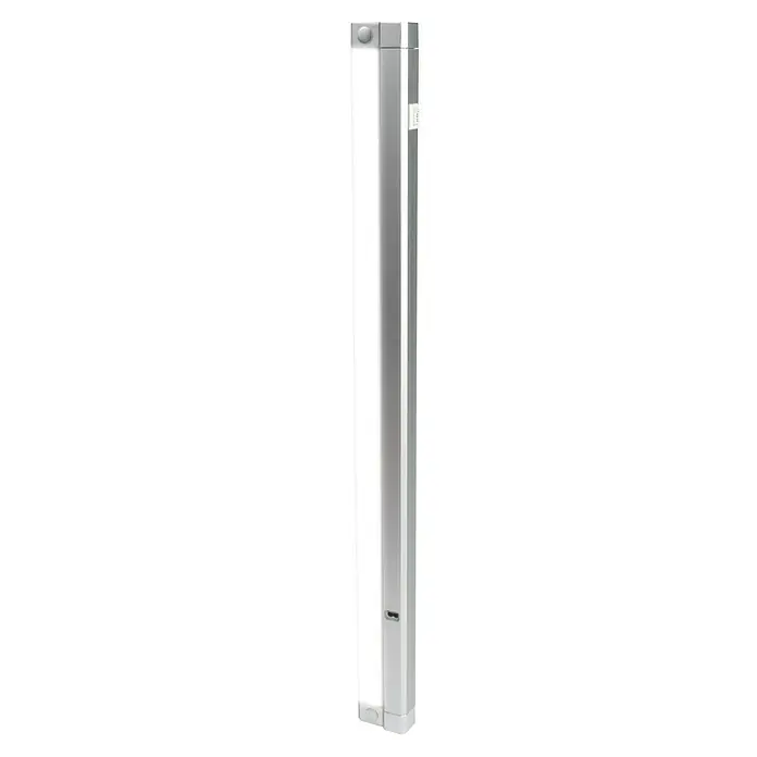 Luceco Lámpara LED bajo mueble con sensor - 5 W, Sensor de movimiento, L x An x Al: 38,5 x 1,72 x 4,55 cm, Plateado - Primer plano de una luminaria LED blanca, delgada y rectangular, ideal para interiores modernos.