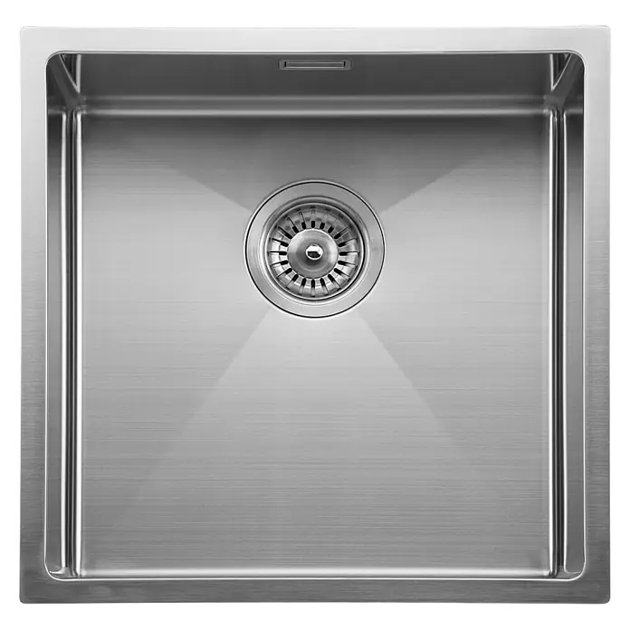 Fregadero encastrable Marte - 44 x 44 cm, Acero inoxidable, Acero inoxidable, Resplandeciente - Primer plano de un fregadero moderno de acero inoxidable con un desagüe redondo en el centro. El fregadero tiene un elegante acabado cepillado.