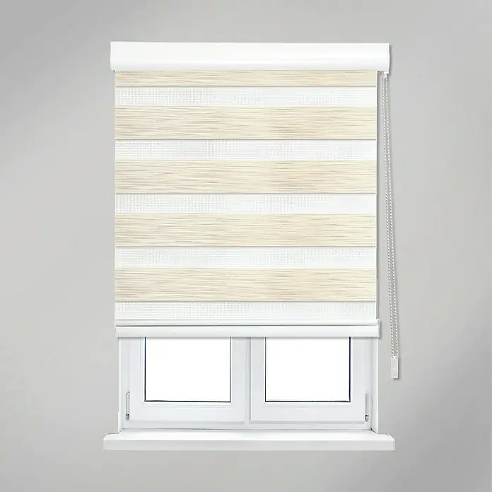 Estor noche y día París - An x Al: 120 x 250 cm, Beige - Primer plano de una ventana con persianas enrollables dobles color crema, que filtran la luz suavemente y crean un ambiente moderno.