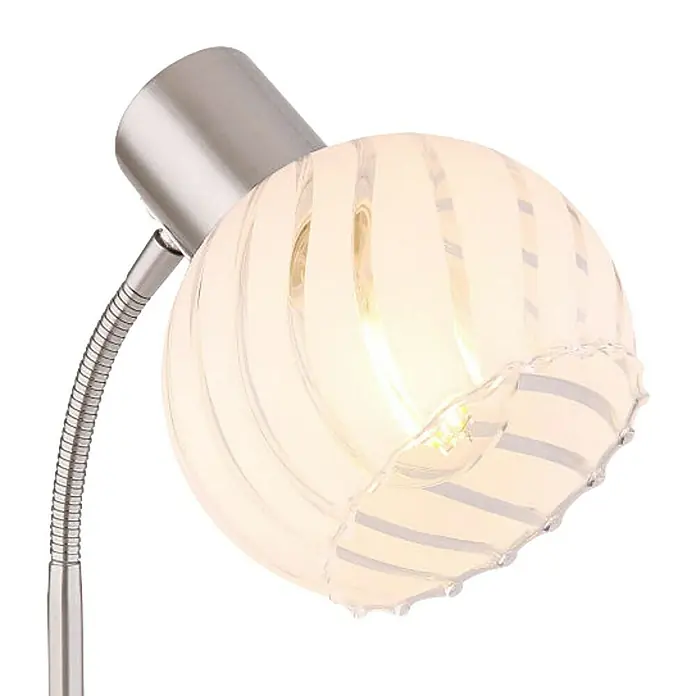 Globo Tischleuchte Willy - 40 W, L x B x H: 24 x 23 x 40 cm, Nickel Matt, E27 - Nahaufnahme einer modernen Lampe mit rundem Lampenschirm und flexiblem Hals, ideal für stilvolle Beleuchtung.