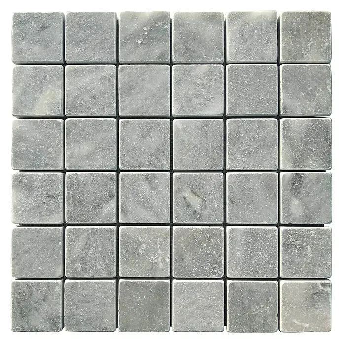 Malla mosaico Greystone 4,8 - 30 x 30 cm, Gris, Mate - Patrón de mosaico cuadrado con azulejos de mármol gris sobre fondo negro, ideal para baños o salpicaderos de cocina.