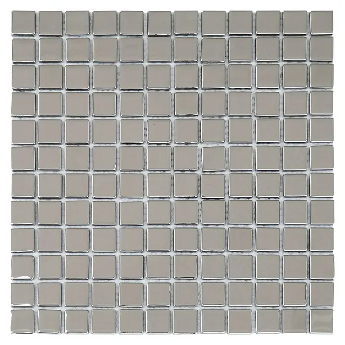 Malla mosaico Elegance - 30 x 30 cm, Plateado, Brillante - Primer plano de un patrón de azulejos de mosaico plateados con un acabado brillante, ideal para diseños de paredes y suelos modernos.