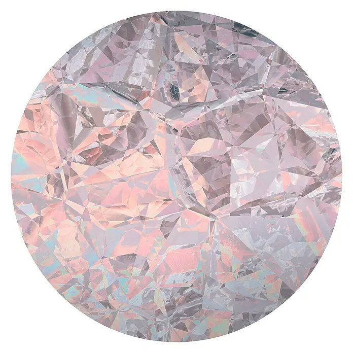 Komar Dots Fototapete rund Glossy Crystals - 125 cm, Selbstklebend - Nahaufnahme eines schimmernden, facettierten Objekts in einem runden Format, das an einen Edelstein erinnert. Es schimmert in Rosa- und Silbertönen.