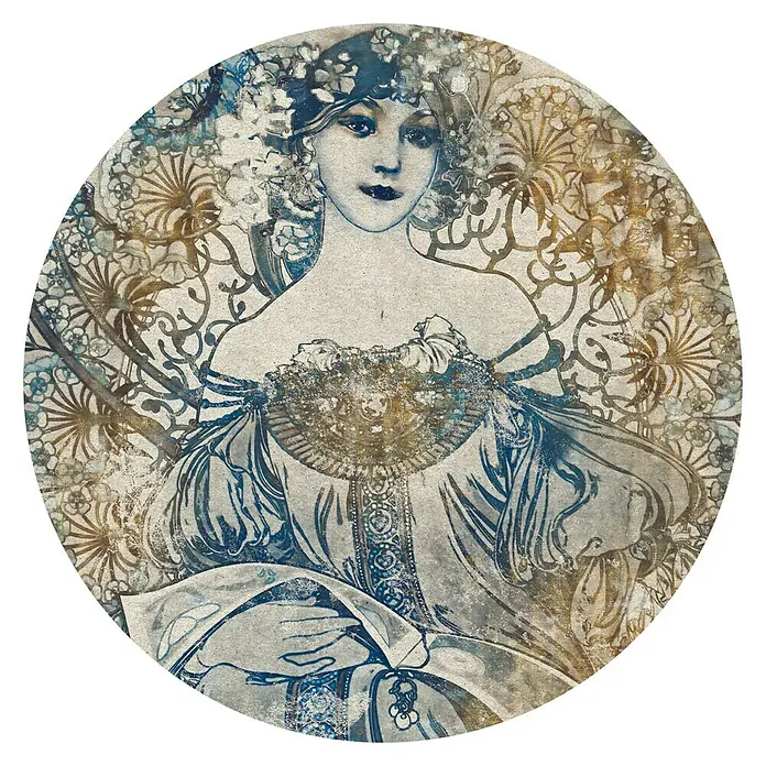Komar Dots Fototapete rund Goddess - 125 cm, Selbstklebend - Rundes Bild im Jugendstil mit einer eleganten Dame, verziert mit floralen Elementen und einem Hauch von Vintage-Charme für stilvolle Akzente.