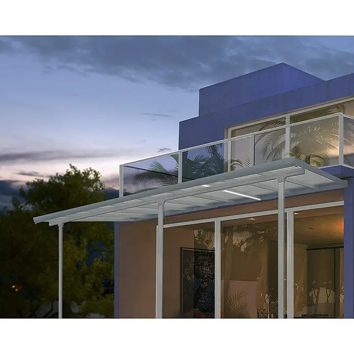 Terrassenüberdachung Tuscany LED - B x T: 546 x 300 cm, Verkehrsweiß, Polycarbonat, Transparent - Moderne Terrassenüberdachung mit schlanken Stützpfosten. Das Design bietet Schutz und fügt sich elegant in die Architektur ein.