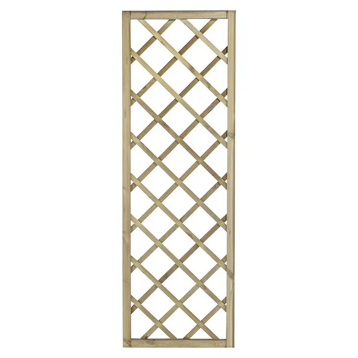 Cerland Celosía para exterior Soprano - 60 x 180 cm, Madera, Natural - Primer plano de un panel de cerca de madera largo y sin tratar con un patrón de diamantes sobre un fondo negro.